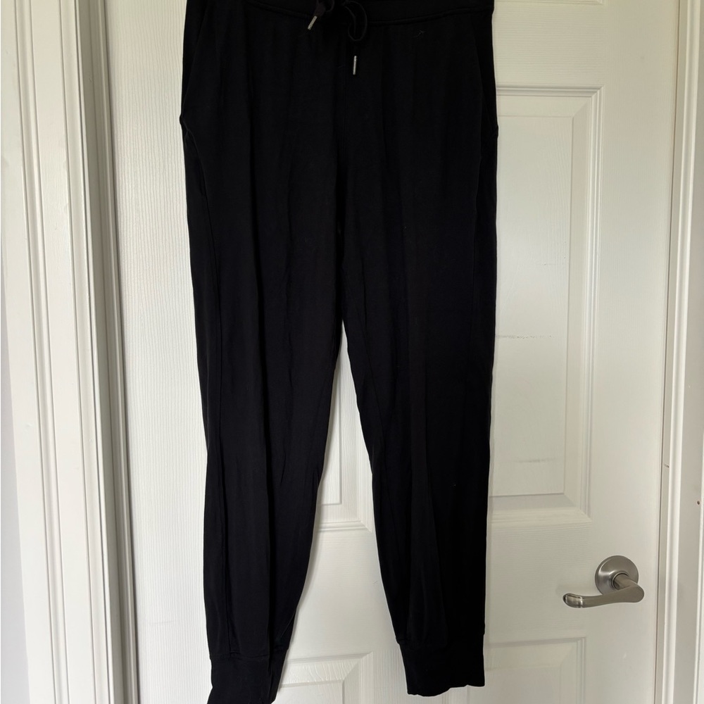 Lululemon Ready to Rulu 7/8 length. Black Jogger Pants
